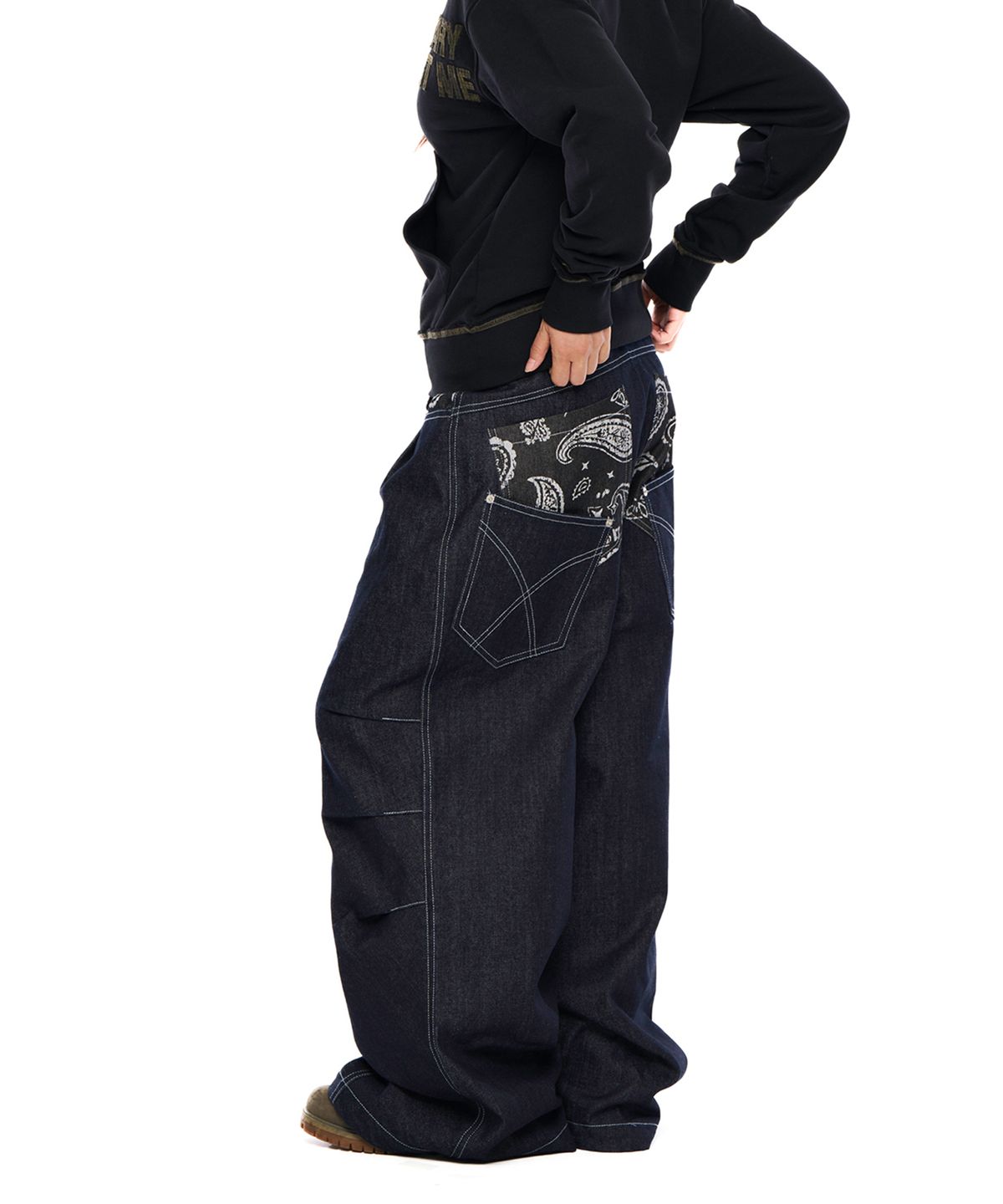 아캄(AAKAM) Knee Pin-Tuck Paisley Denim Pants (Black)