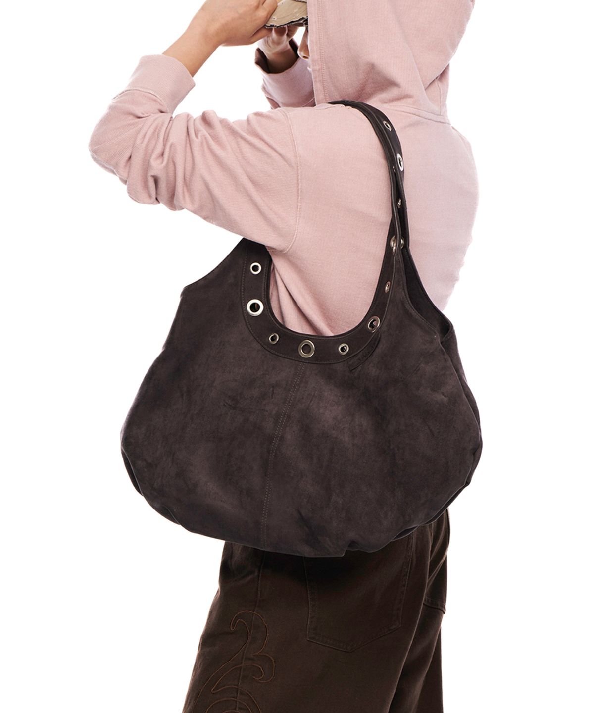 아캄(AAKAM) Suede Eyelet Dumpling Bag (Charcoal)