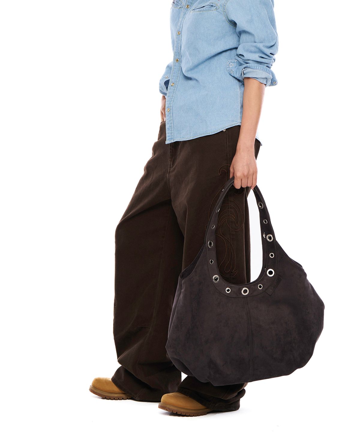 아캄(AAKAM) Suede Eyelet Dumpling Bag (Charcoal)