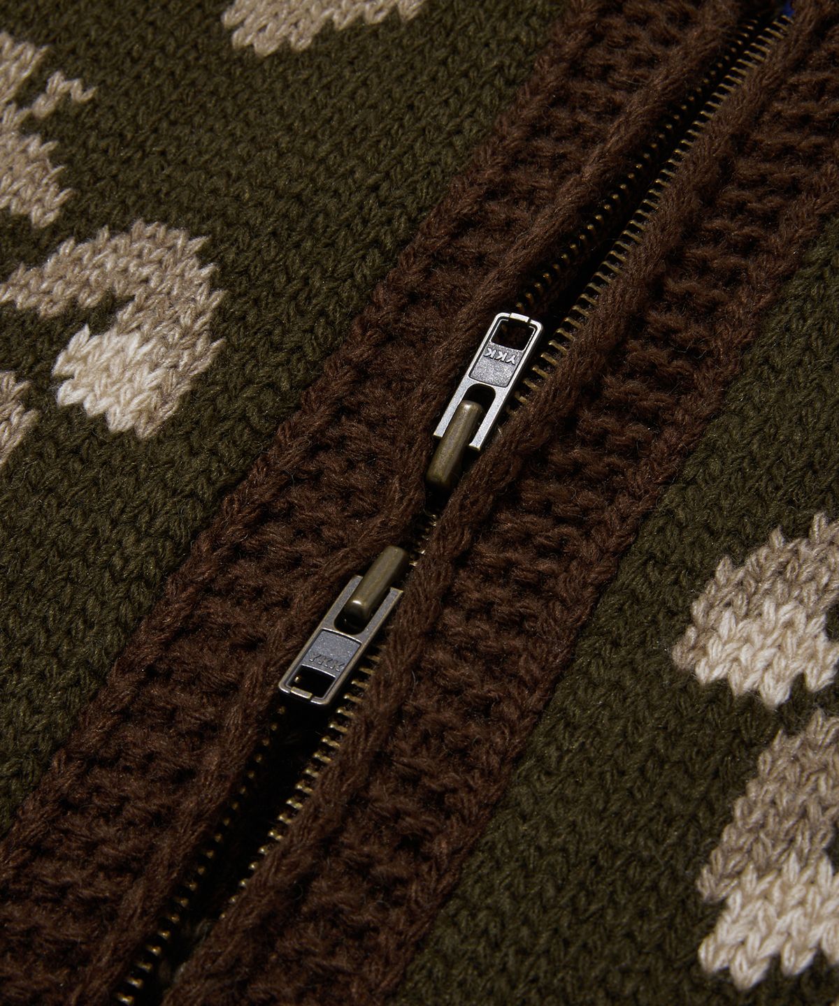 펜필드(PENFIELD) 빈티지 웨스턴 드로잉 코위찬 니트 집업 카키_FR4KJ03U