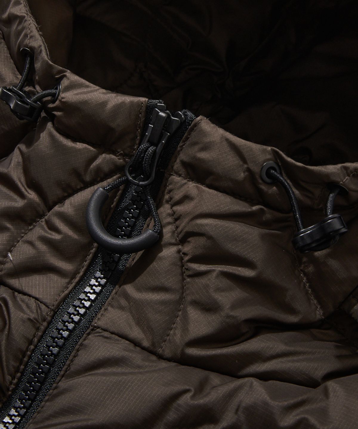 펜필드(PENFIELD) 어센트 라이트 다운 자켓 브라운_FR4WD002