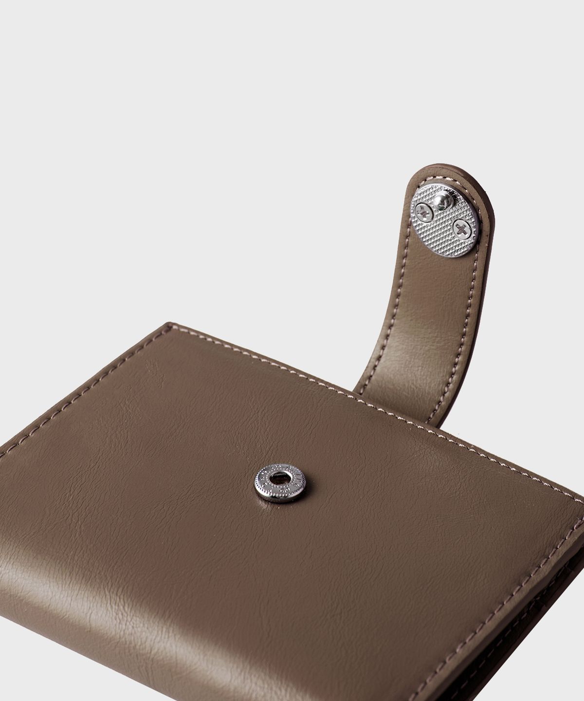 레인비(RAINBEE) Occo Snap Flap Wallet_ ASH BROWN