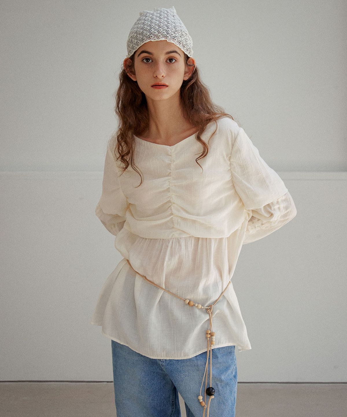 아우로(OURO) WRINKLE SHIRRING BLOUSE [ CREAM ]