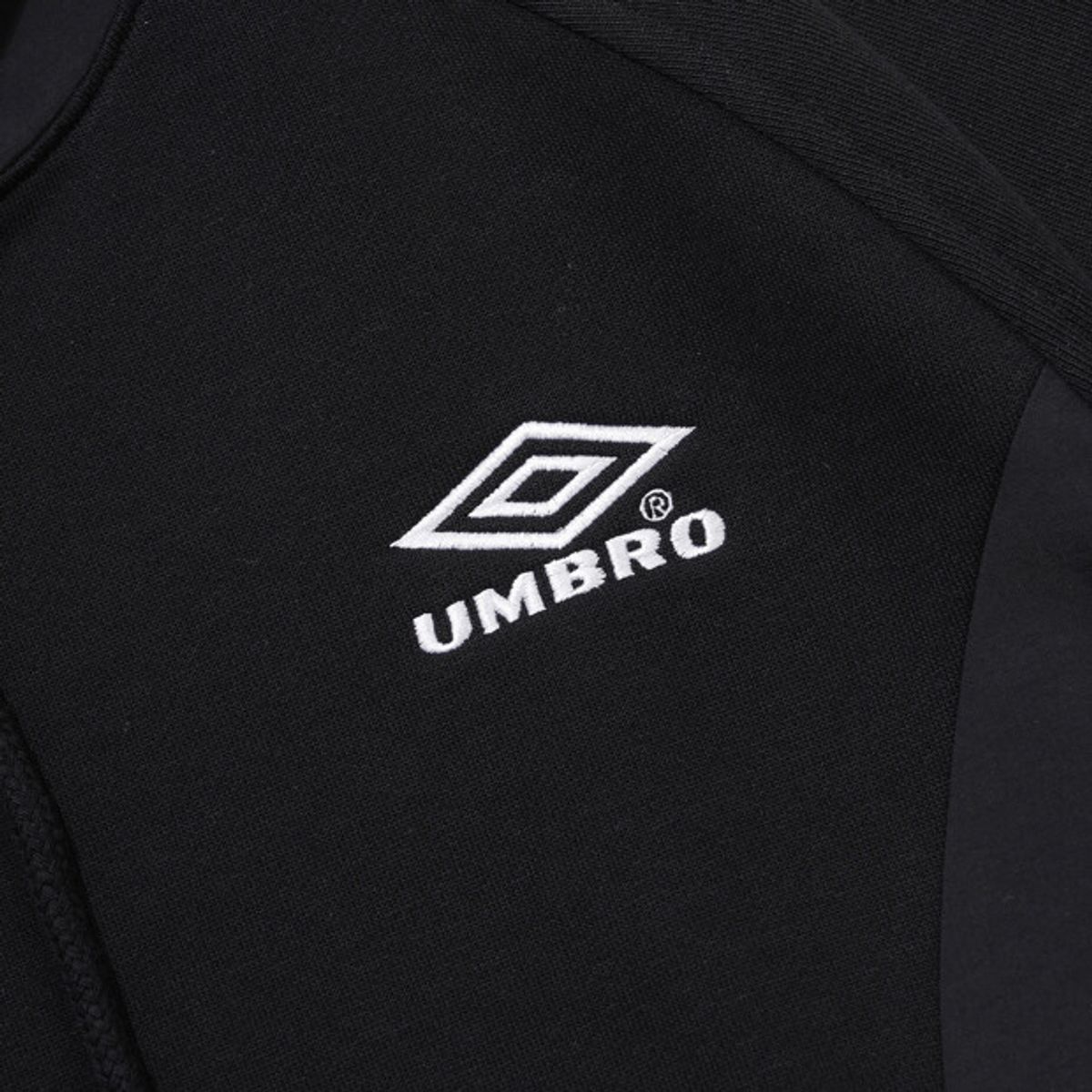 엄브로(UMBRO) HBL 하이브리드 니트 후드티 블랙(UQ321CHD97)