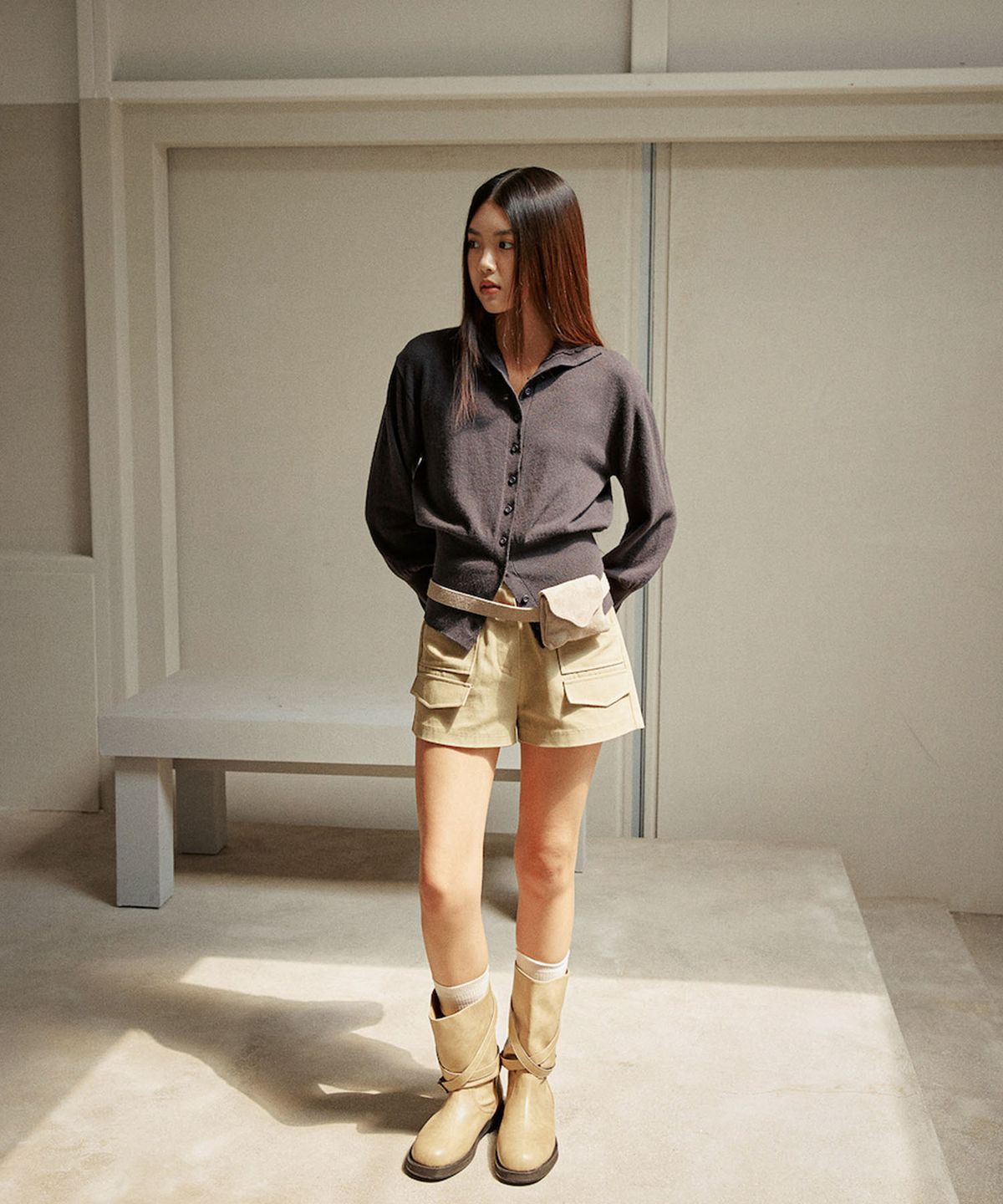 아우로(OURO) BUTTON POCKET SHORTS [ BEIGE ]