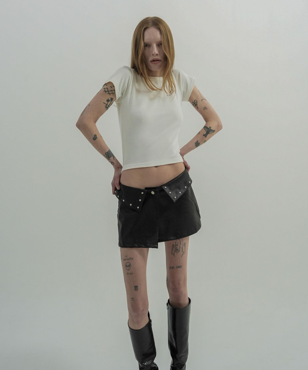 분트(VOONT) Bolt Stud Leather Skirt (BLACK)