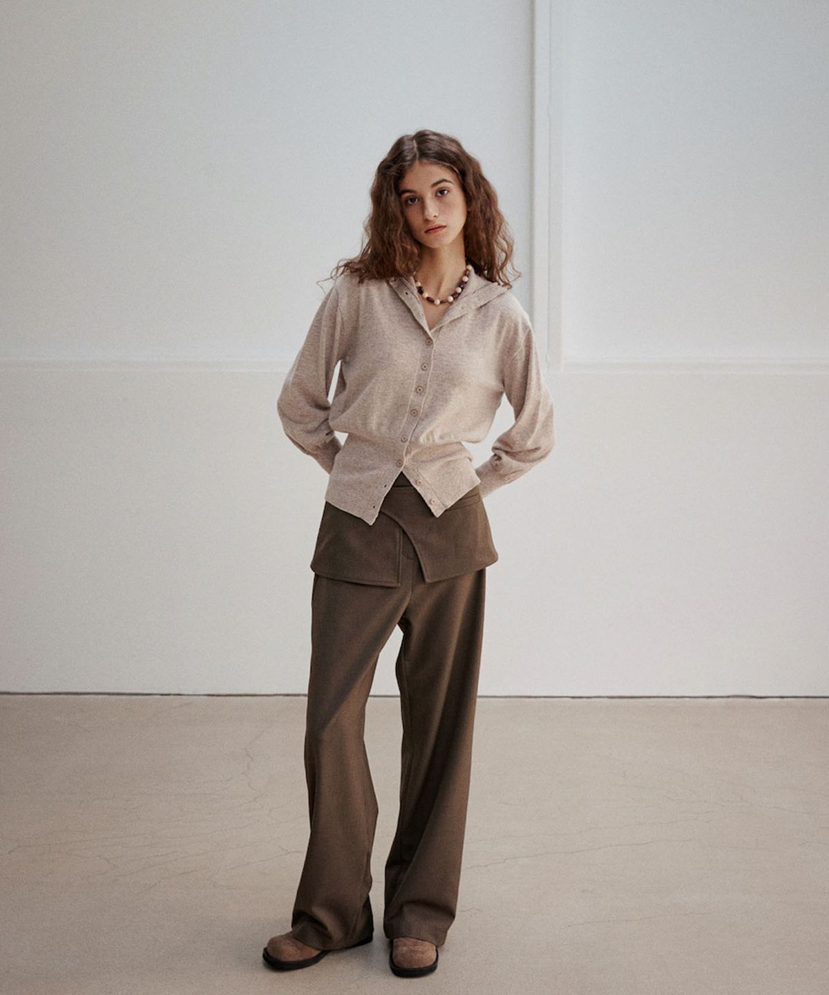 아우로(OURO) LAYERED FLAP PANTS [ KHAKI ]