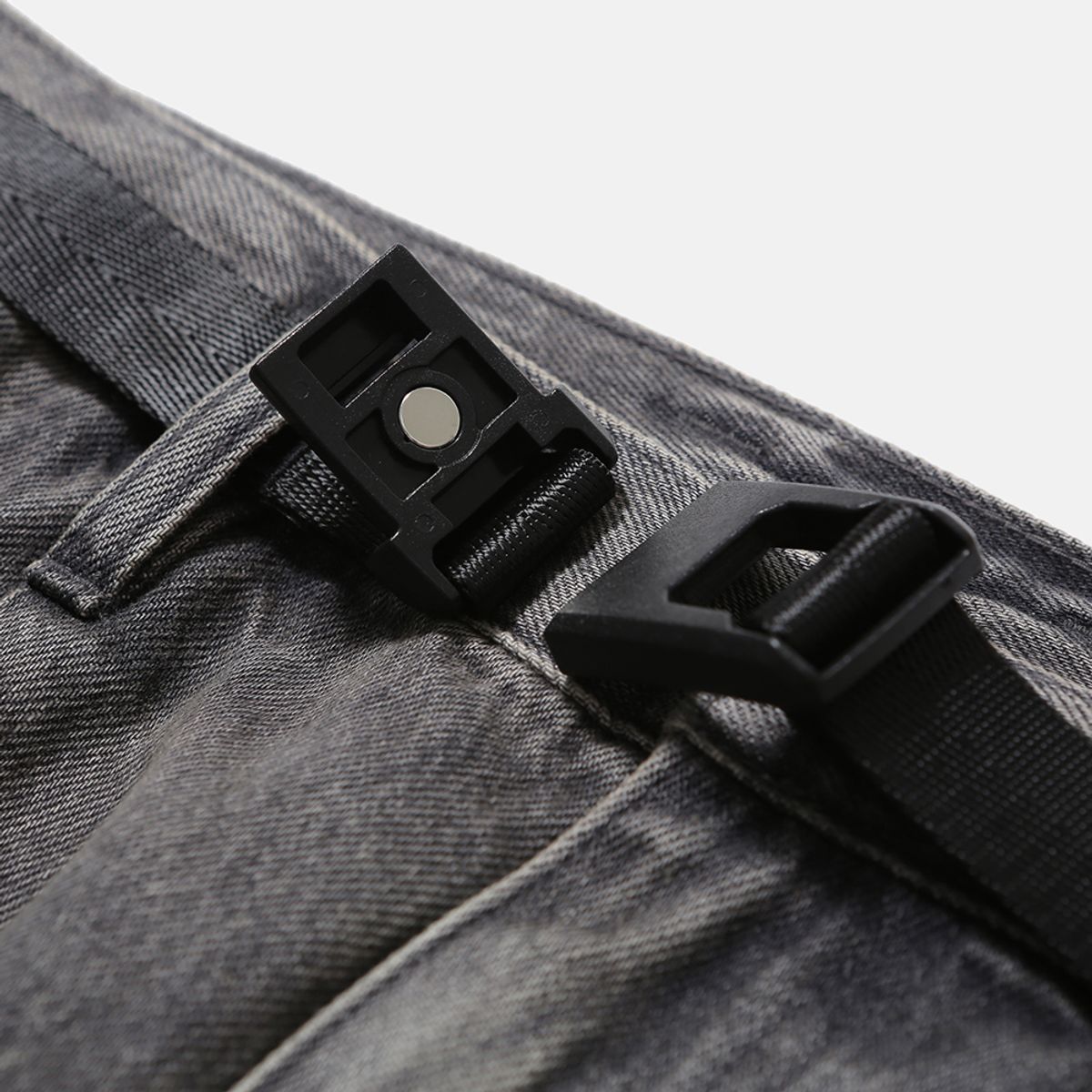 모이프(MOIF) [AW25] WIDE BELTED DENIM PANTS / BLEACHED BLACK