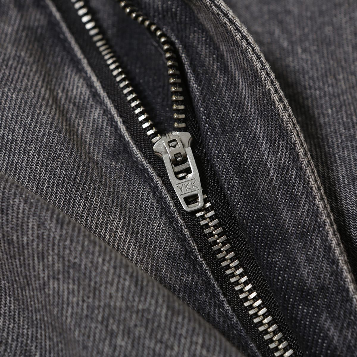 모이프(MOIF) [AW25] WIDE BELTED DENIM PANTS / BLEACHED BLACK