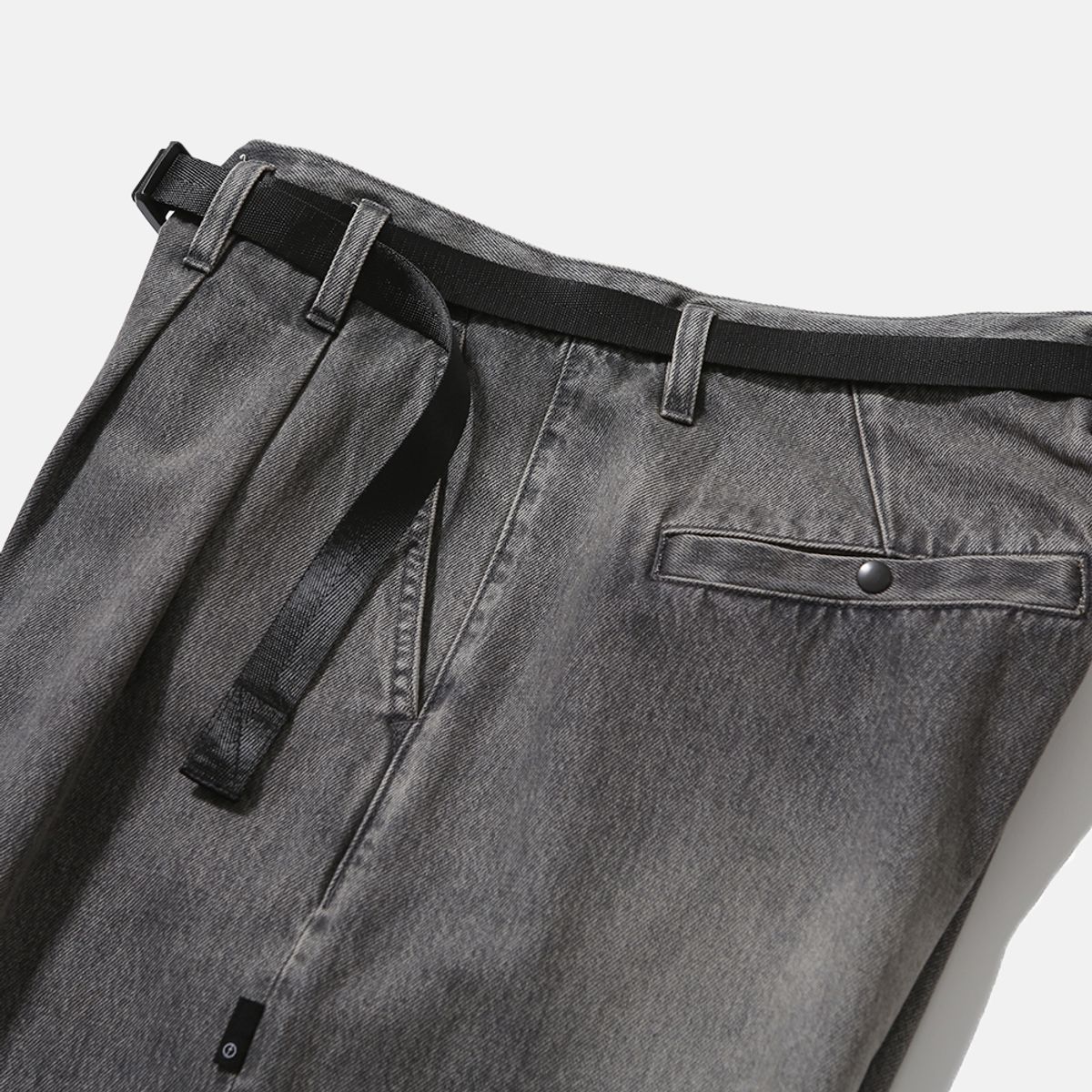 모이프(MOIF) [AW25] WIDE BELTED DENIM PANTS / BLEACHED BLACK
