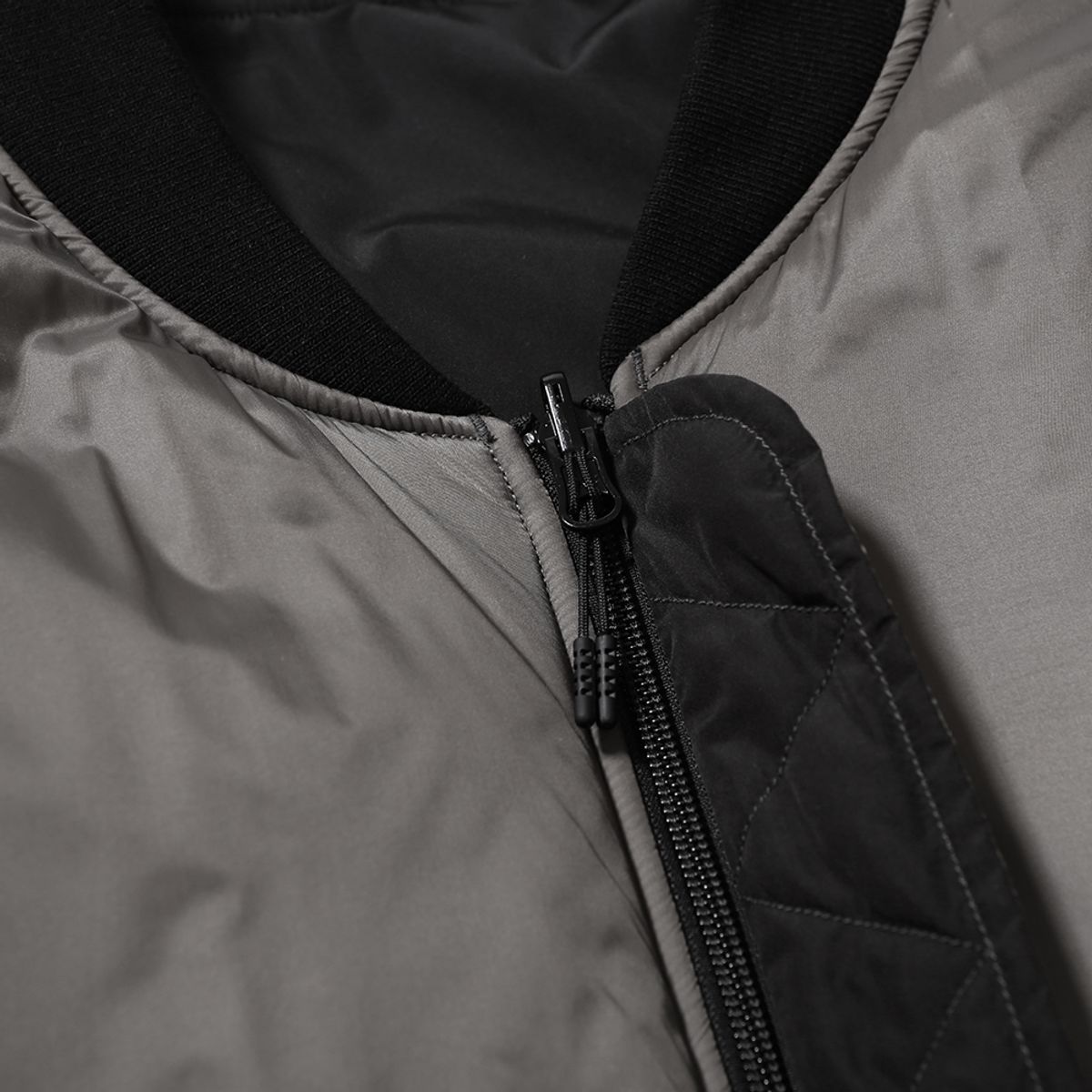 모이프(MOIF) [AW25] REVERSIBLE FLIGHT JACKET / BLACK/STONE