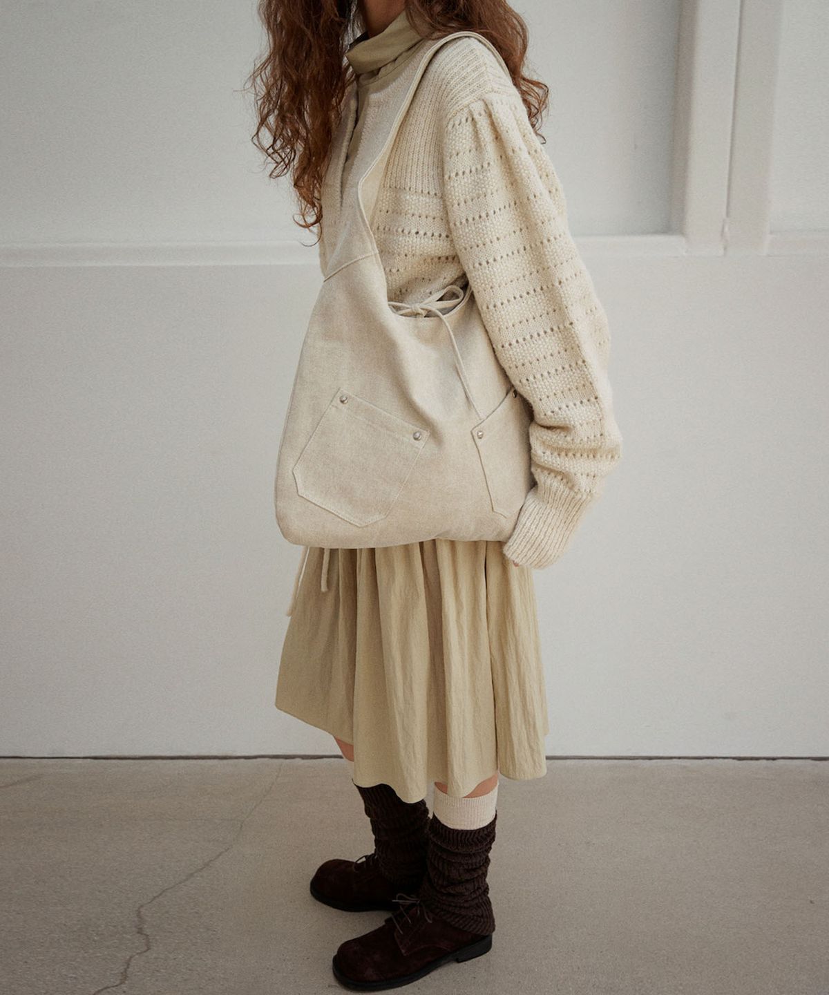 아우로(OURO) POCKET STUD BAG [ CREAM ]