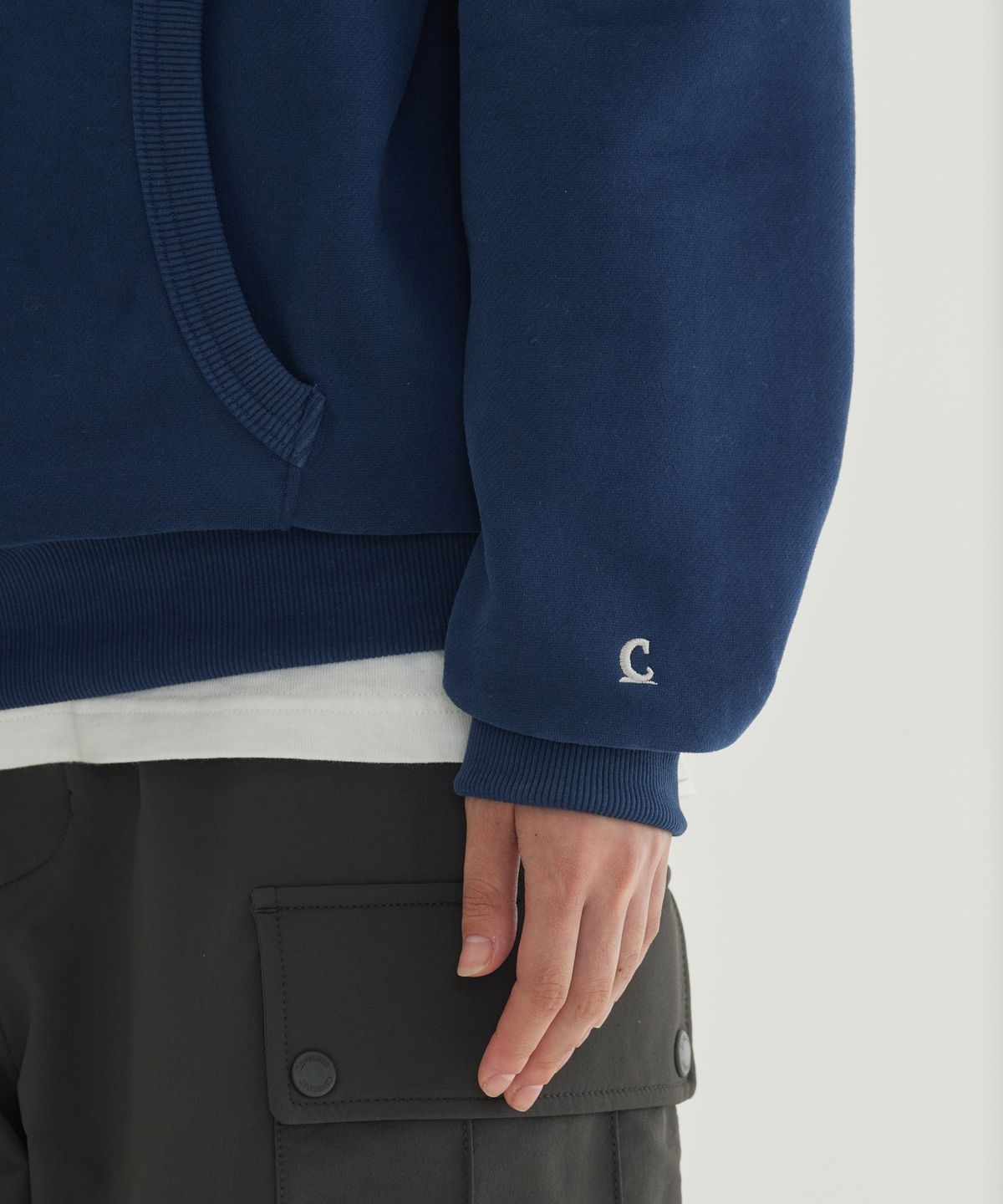 커버낫(COVERNAT) 스몰 로고 기모 후디 Navy