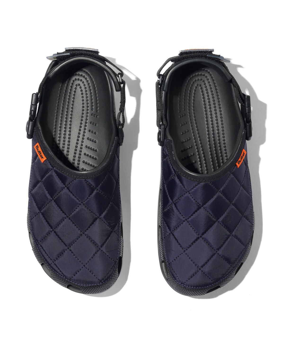 크록스(CROCS) 버터 X 크록스 클래식 클로그 - 블랙/네이비 / 211768-001