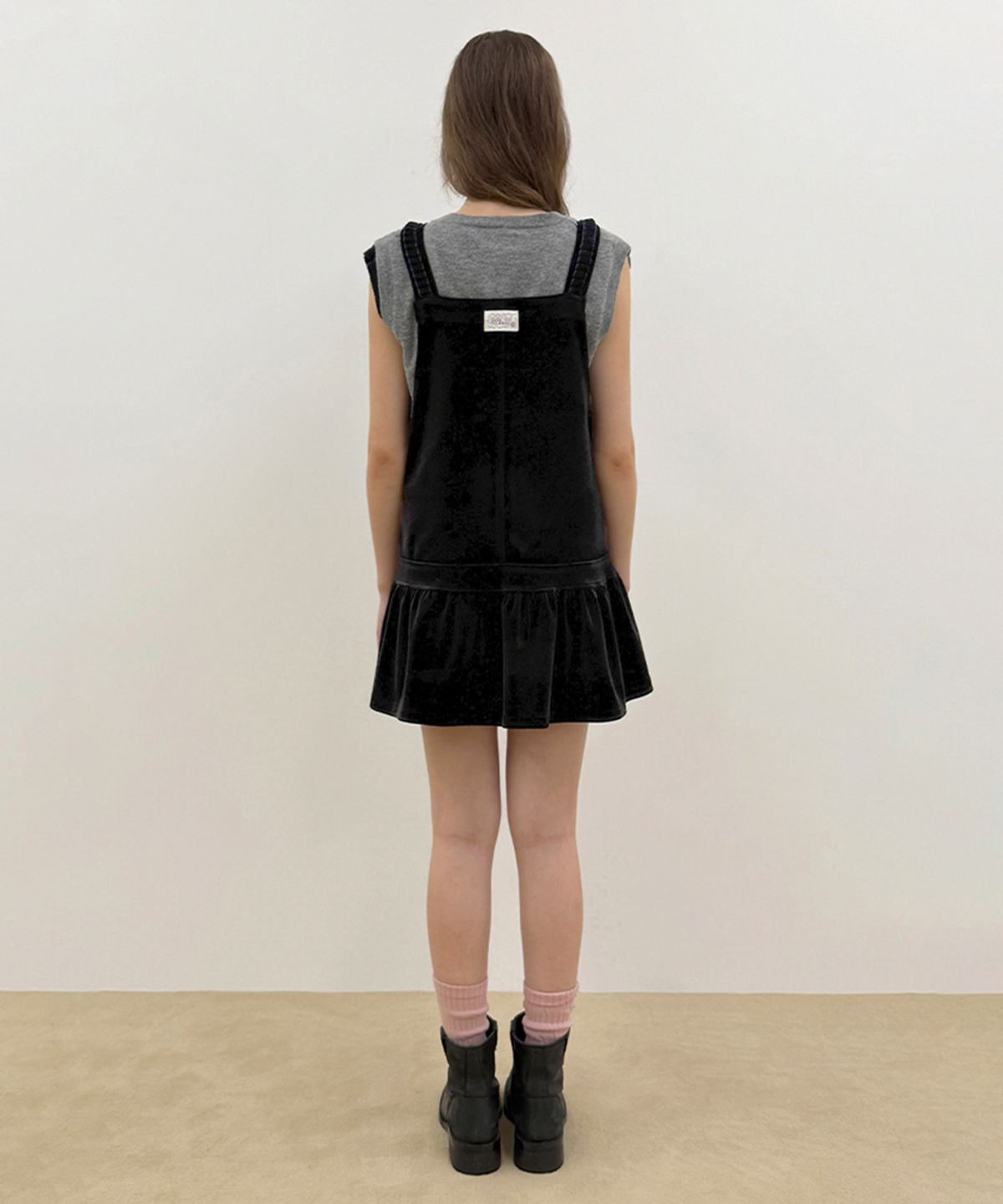 시눈(SINOON) Vintage Rose Velvet Overall Skirt (Black)