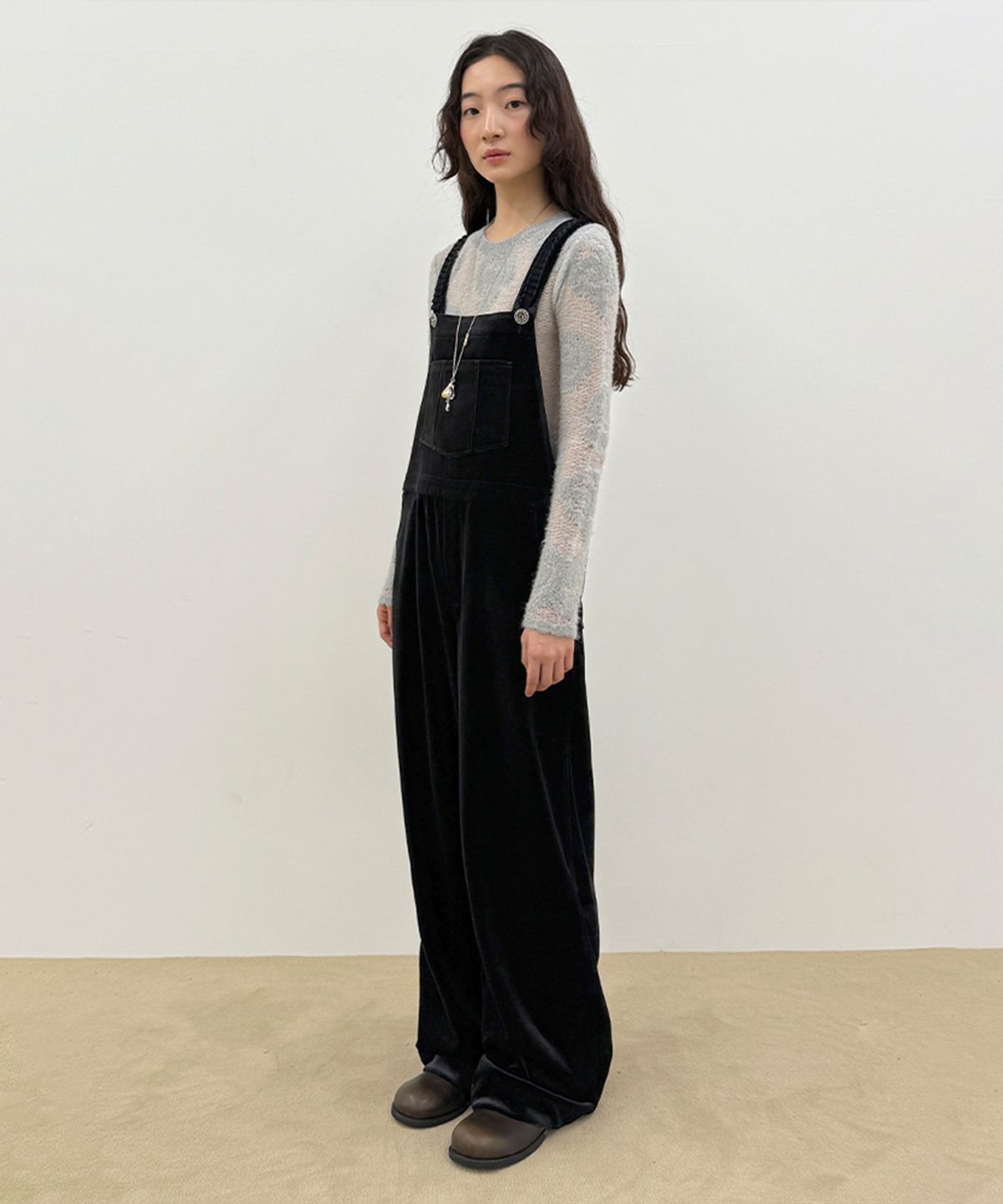 시눈(SINOON) Vintage Rose Velvet Overall (Black)