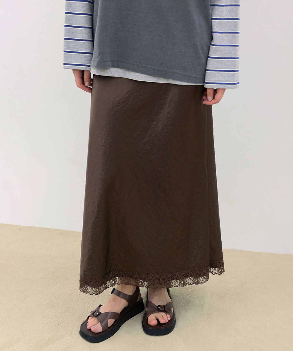 시눈(SINOON) Satin Lace Long Skirt (Brown)