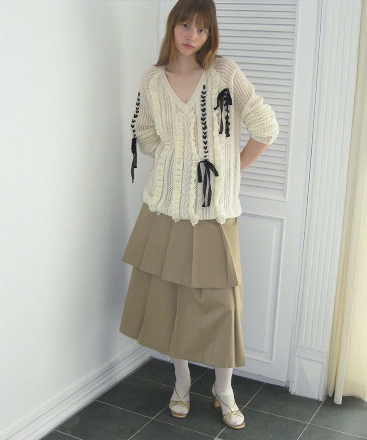 시눈(SINOON) Low-Waist Pleated Mini Skirt (Beige)
