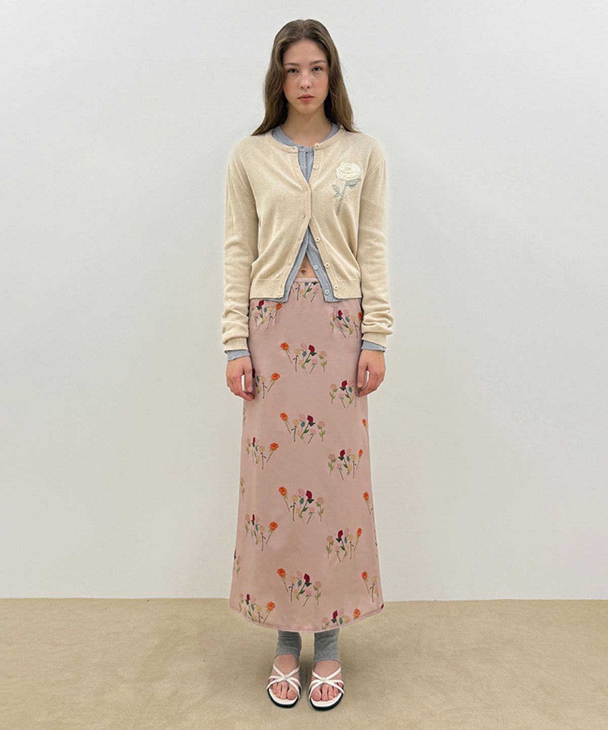 시눈(SINOON) Embroidered Rose Cardigan (Light Beige)