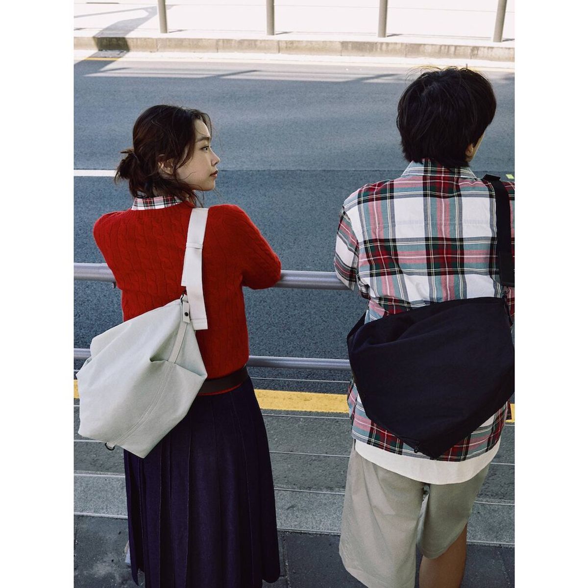 빈폴 액세서리(BEANPOLE ACCESSORY) Less Bag_2 라지 크로스백  라이트 그레이