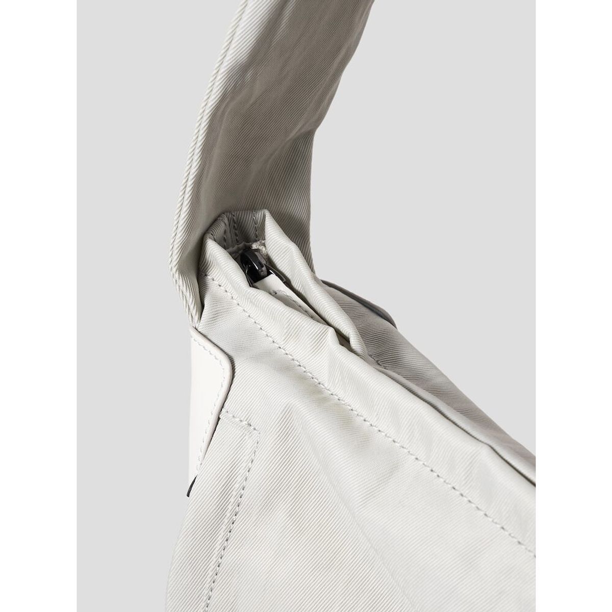 빈폴 액세서리(BEANPOLE ACCESSORY) Less Bag_2 라지 크로스백  라이트 그레이