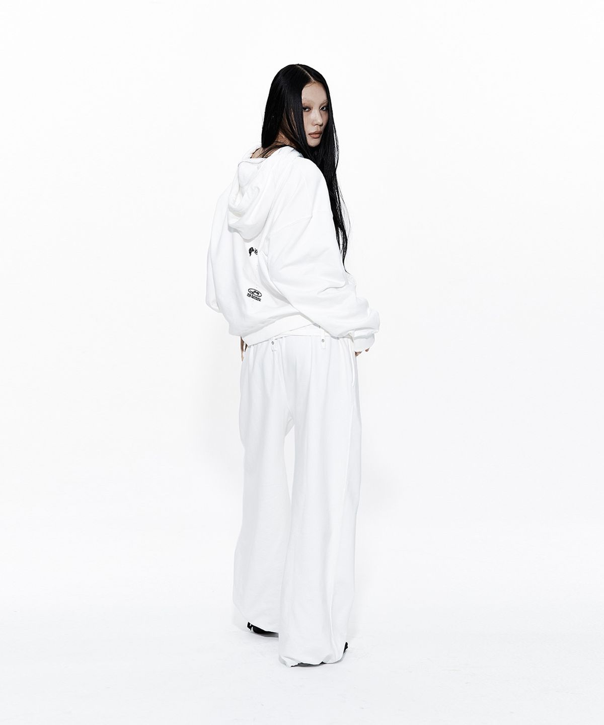 카시코(KASHIKO) Zenu Hoodie White