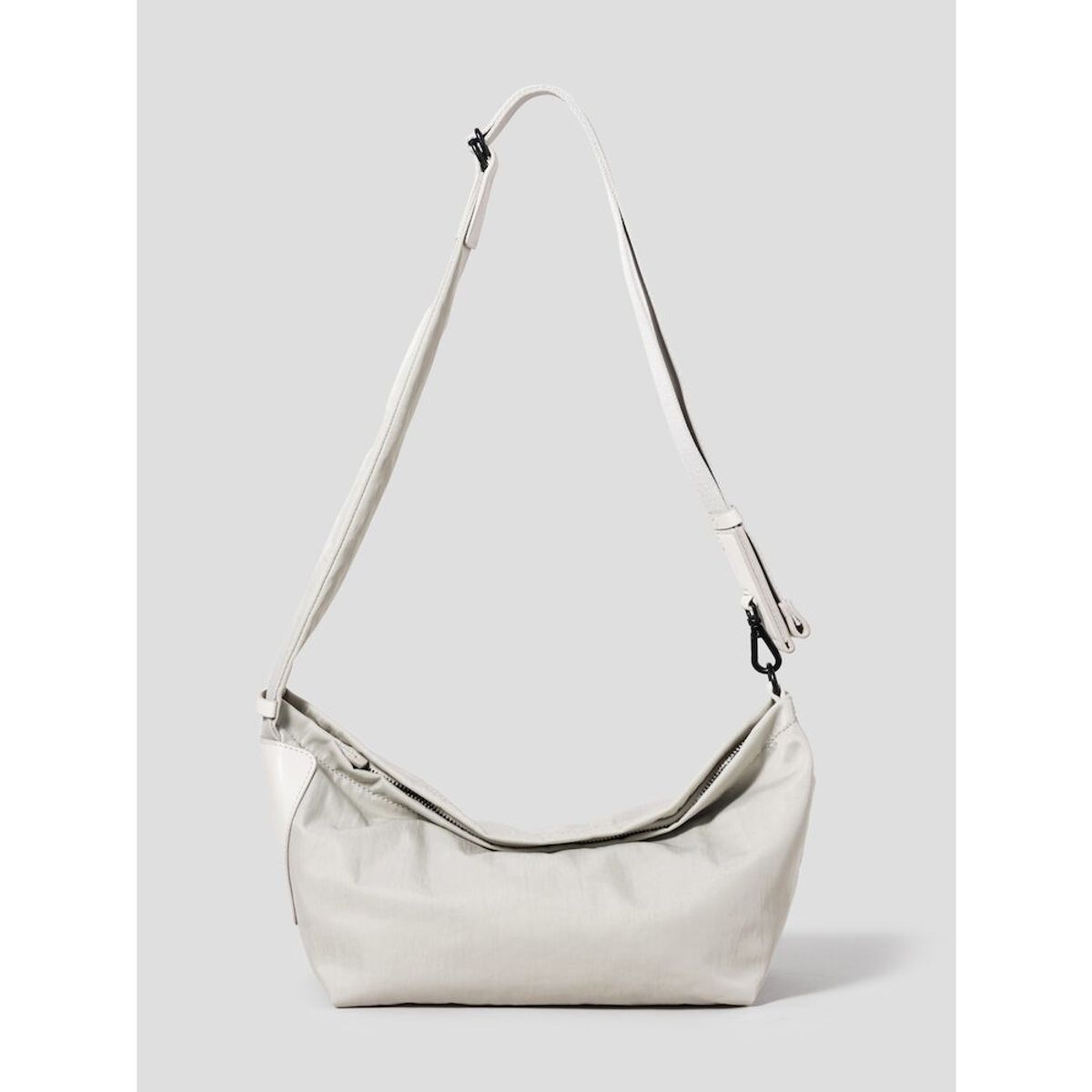 빈폴 액세서리(BEANPOLE ACCESSORY) Less Bag_2 스몰 원단 크로스백  라이트 그레이