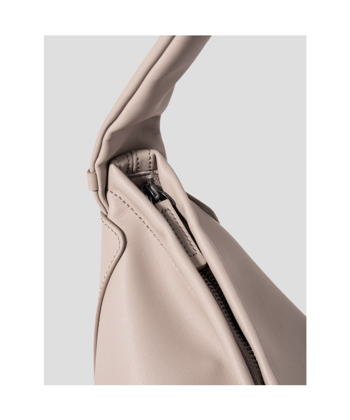 빈폴 액세서리(BEANPOLE ACCESSORY) Less Bag_2 스몰 가죽 크로스백  베이지