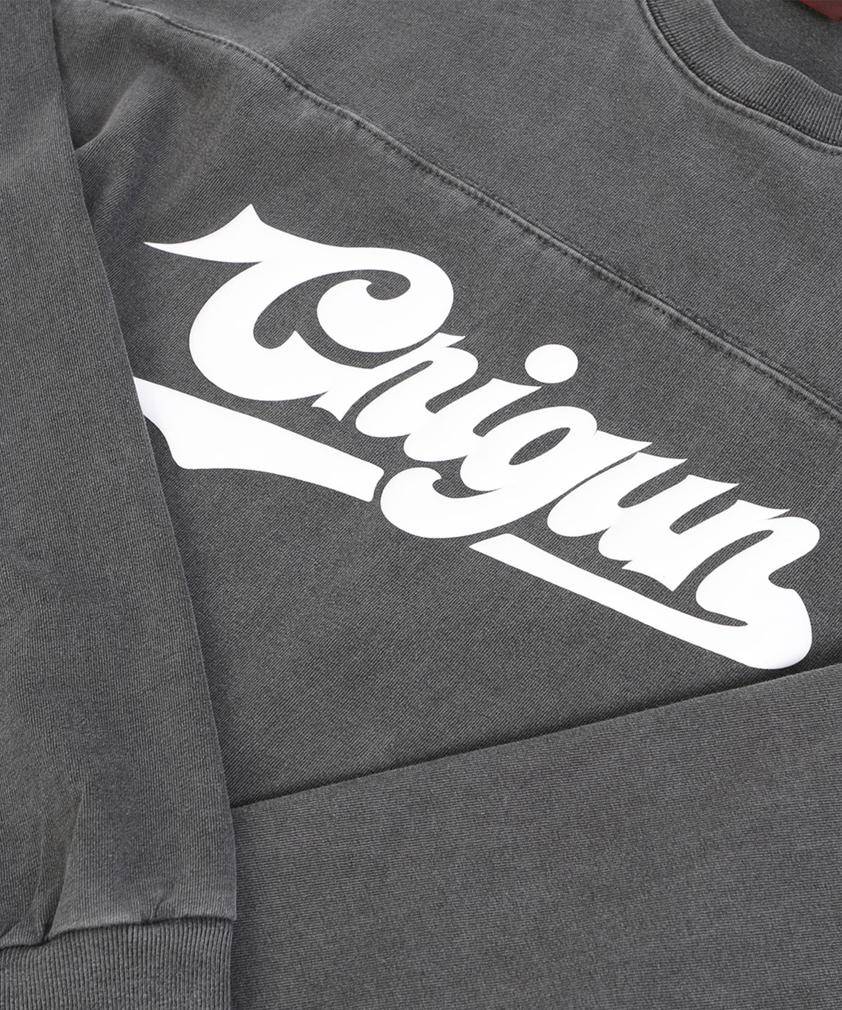 크리건(CRIGUN) FOOTBALL CREW LONG SLEEVE PIGMENT CHARCOAL