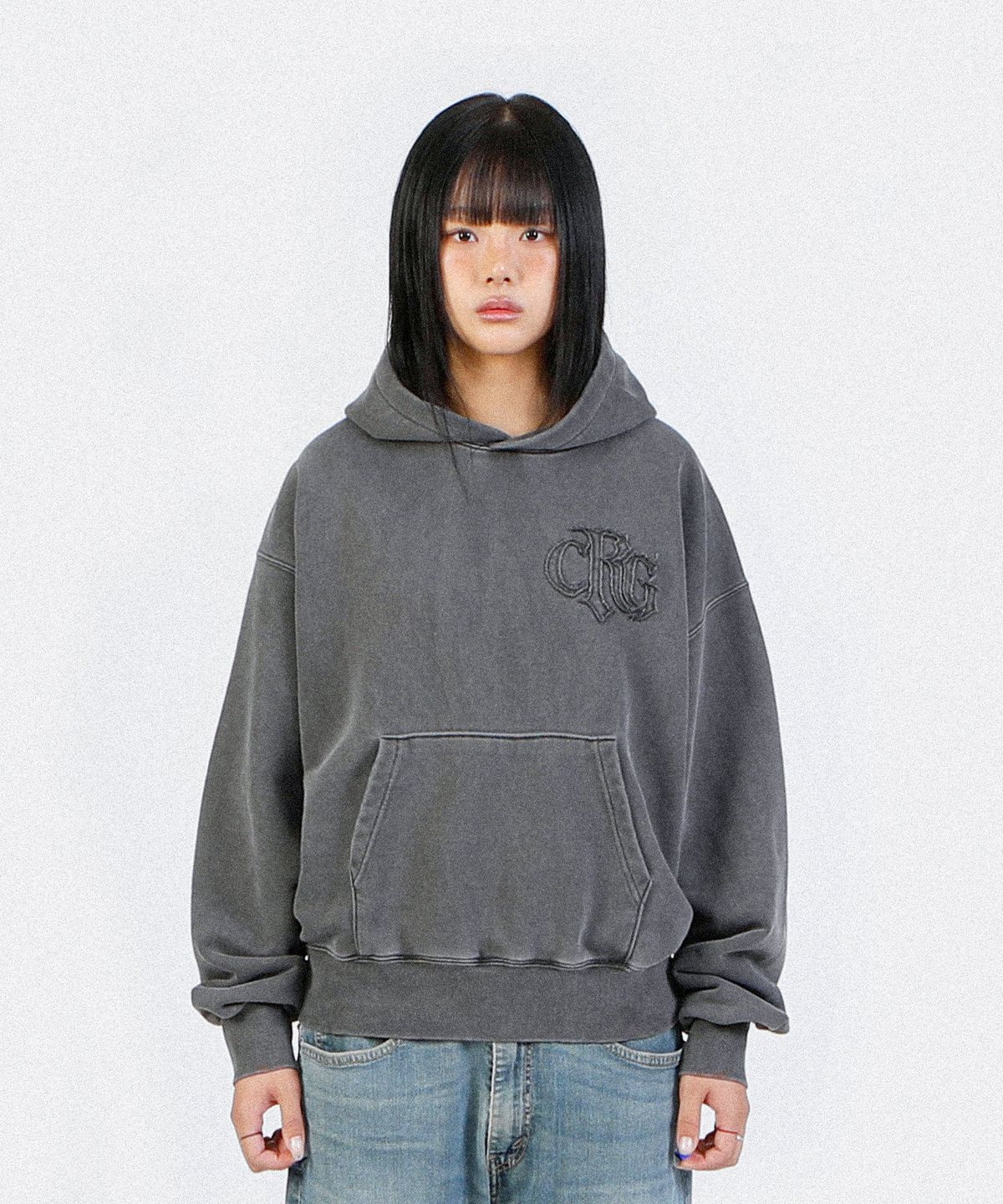 크리건(CRIGUN) LOGO APPLIQUE HOODIE PIGMENT CHARCOAL