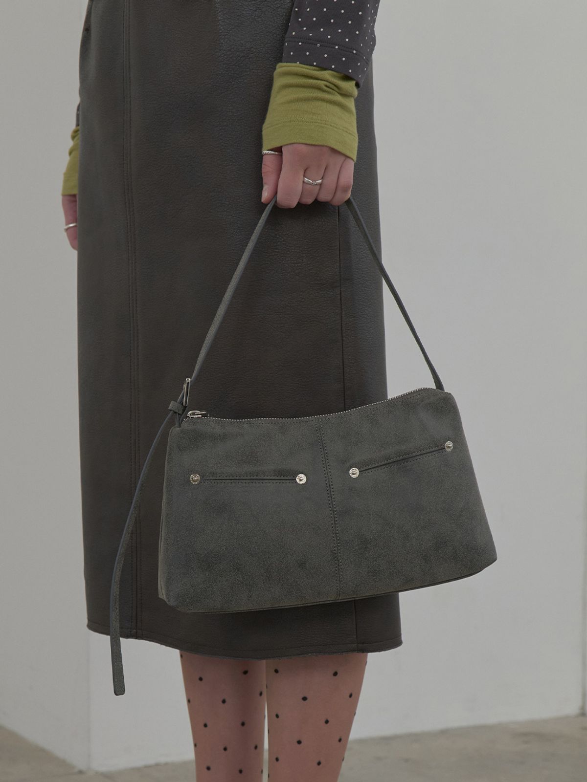 레이브(RAIVE) Kai Shoulder in Stone UB5AB090-FI