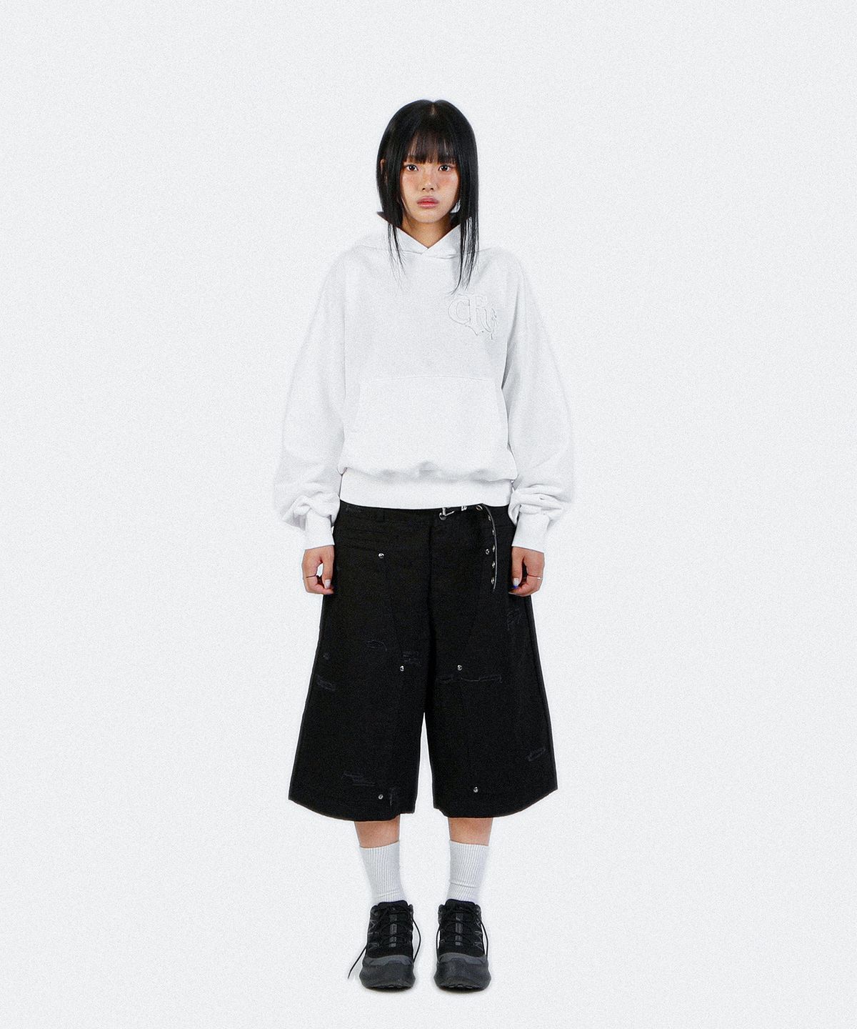 크리건(CRIGUN) LOGO APPLIQUE HOODIE PIGMENT WHITE