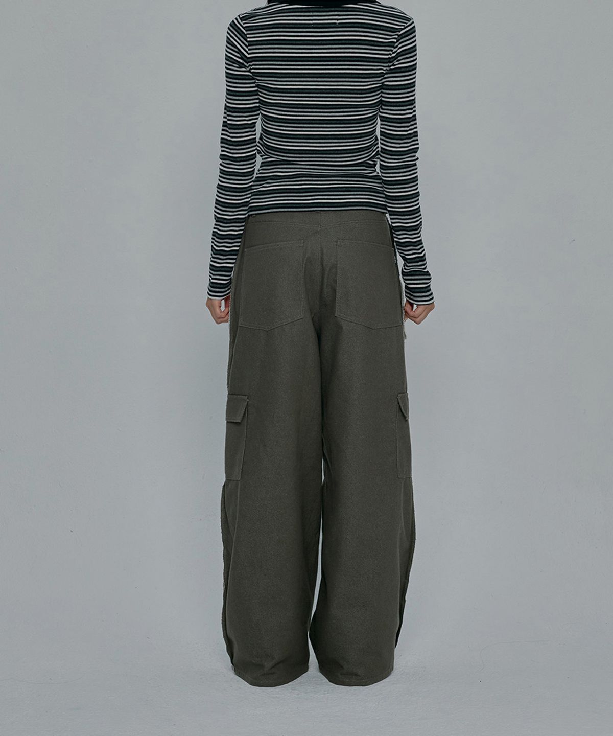 길라아카이브(GILAARCHIVE) REVERSE STITCHED CARGO PANTS_KHAKI
