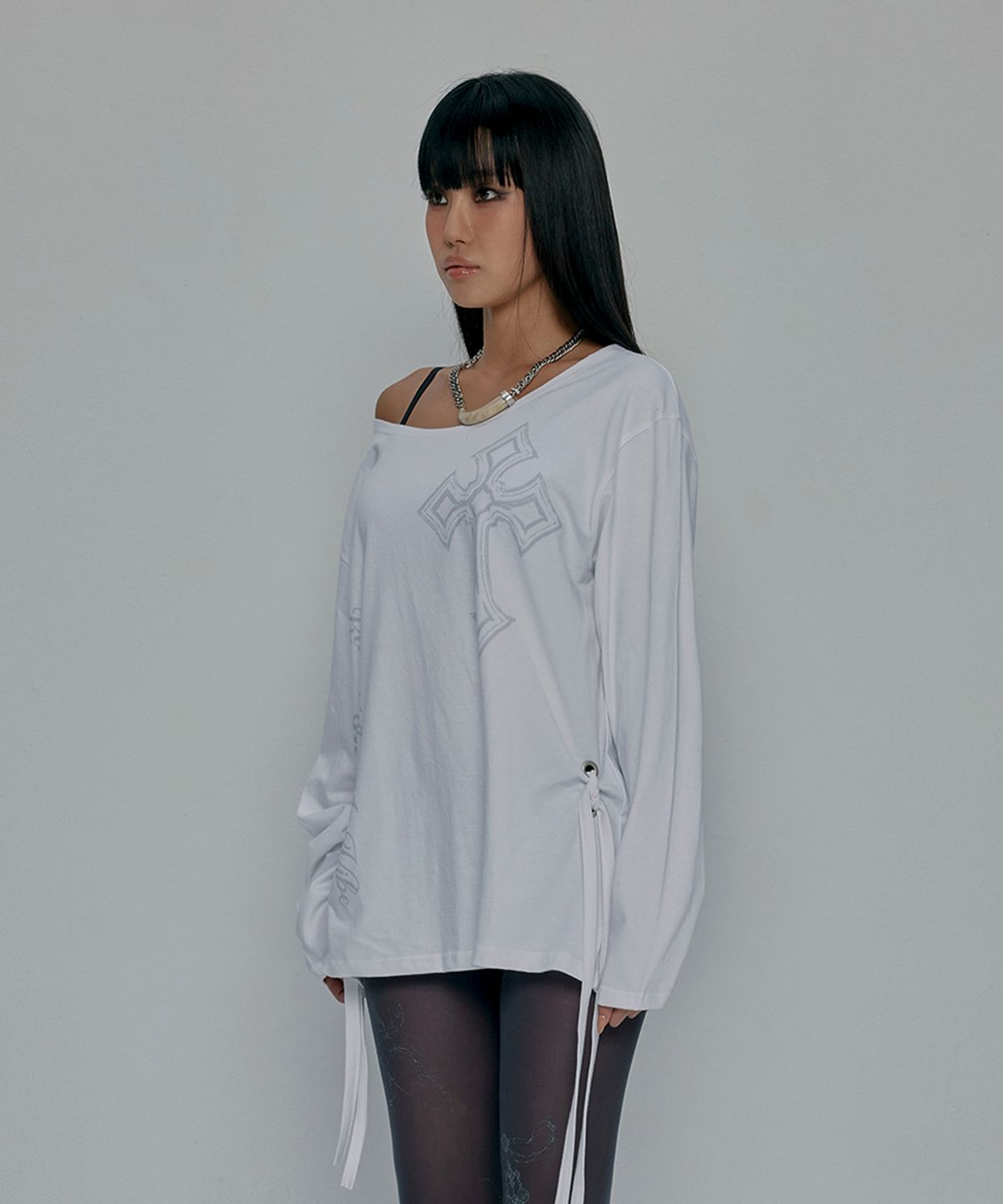 길라아카이브(GILAARCHIVE) ONE SHOULDER GRAPHIC LONG SLEEVE_WHITE