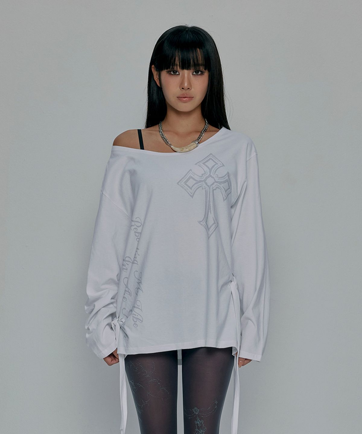 길라아카이브(GILAARCHIVE) ONE SHOULDER GRAPHIC LONG SLEEVE_WHITE