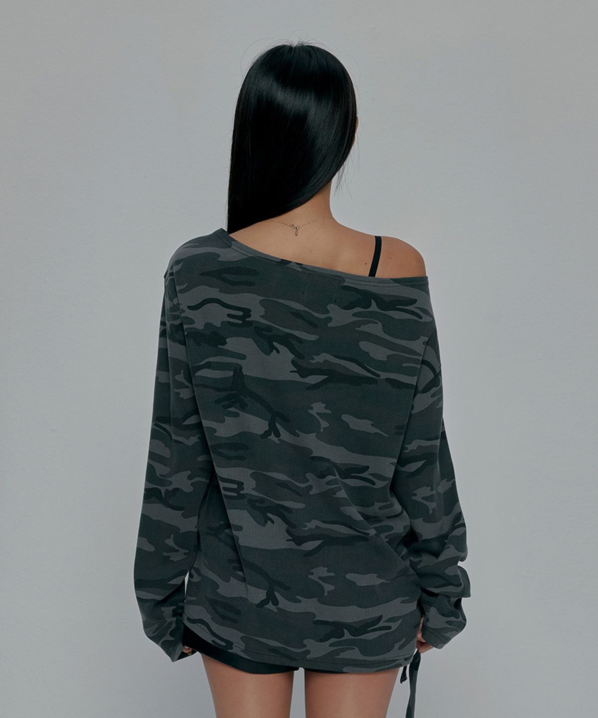 길라아카이브(GILAARCHIVE) ONE SHOULDER GRAPHIC LONG SLEEVE_CAMO