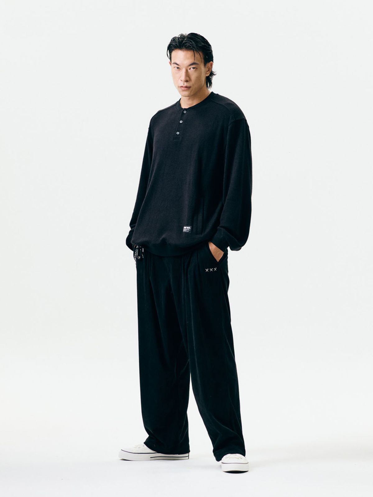 제이미웨스트(JAMIE WEST) 헨리넥 포켓 니트 맨투맨 (블랙)