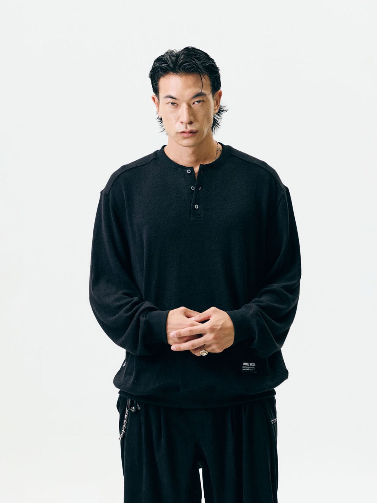 제이미웨스트(JAMIE WEST) 헨리넥 포켓 니트 맨투맨 (블랙)
