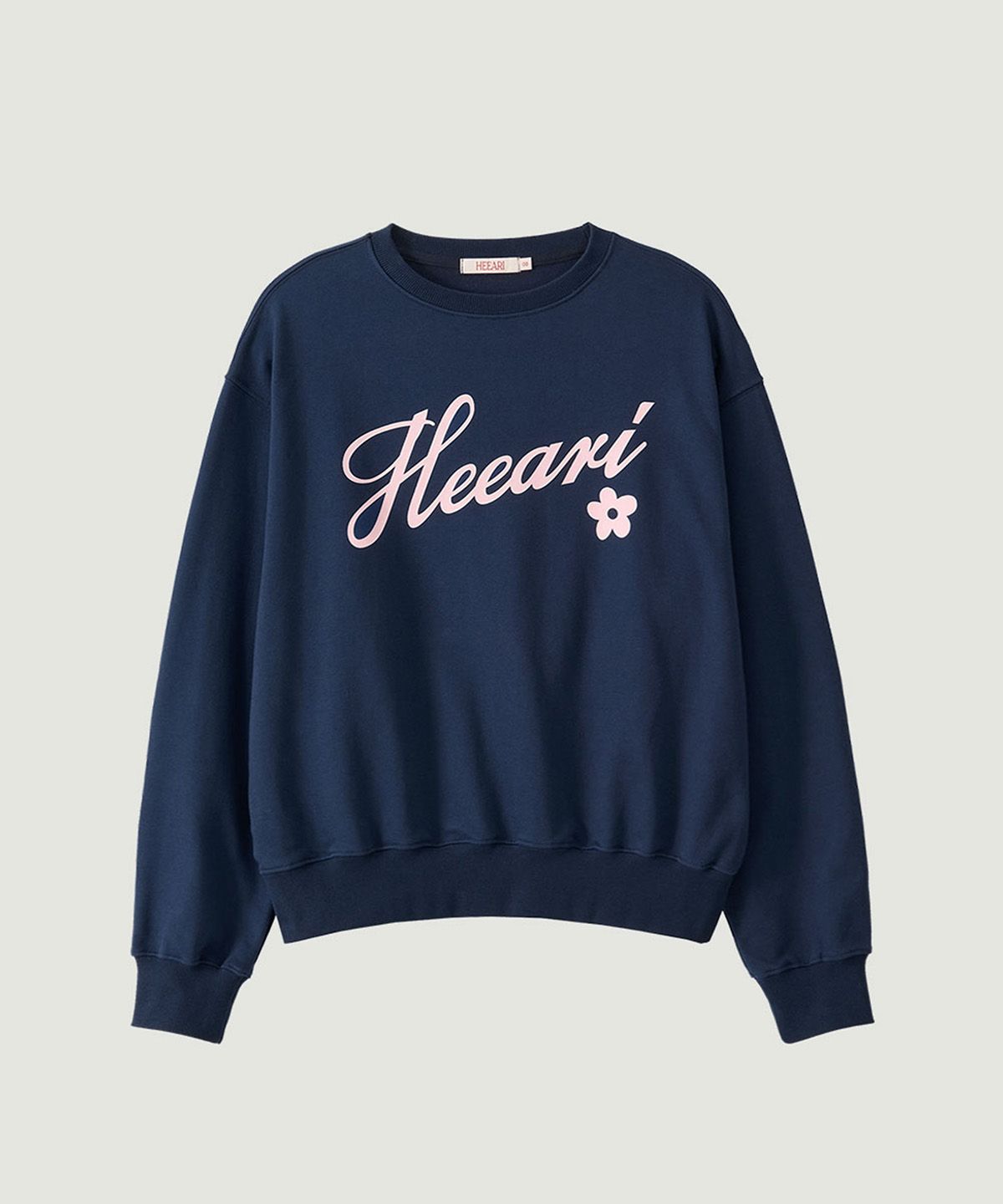 히어리(HEEARI) 히어리 로고 프린팅 스웻셔츠_네이비