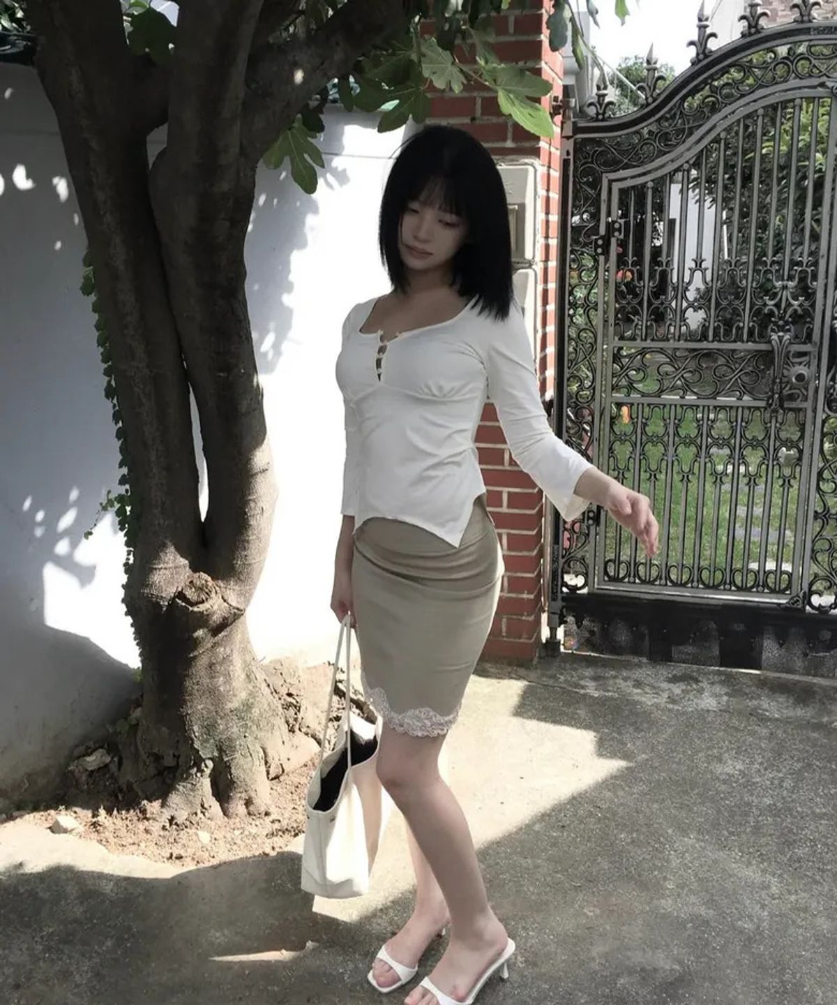레이즈미야(REISE MIYA) 아린 실키 슬림 탑 [IVORY]