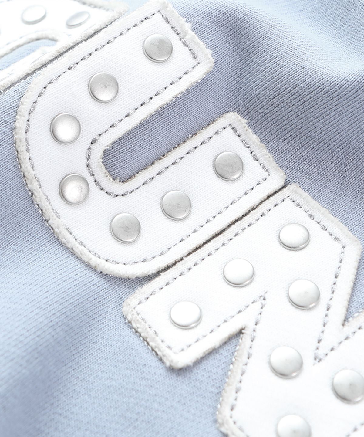 크리건(CRIGUN) APPLIQUE RIVET ZIP UP HOODIE SKY BLUE