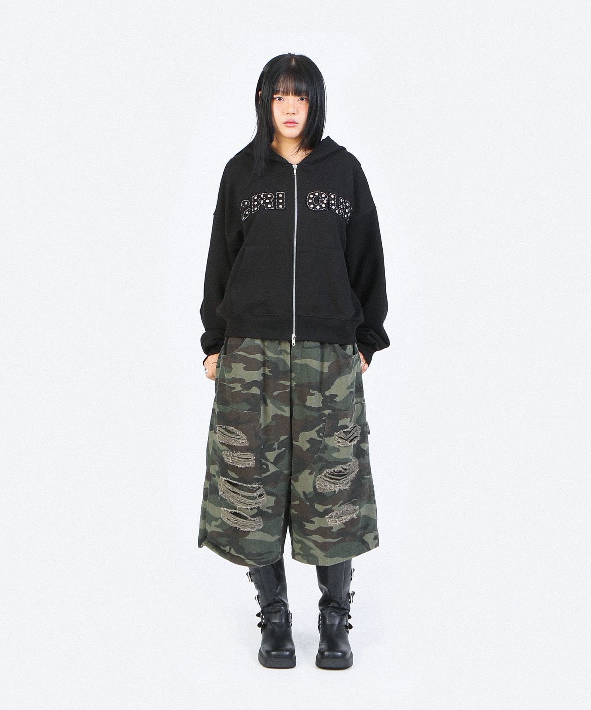 크리건(CRIGUN) APPLIQUE RIVET ZIP UP HOODIE BLACK