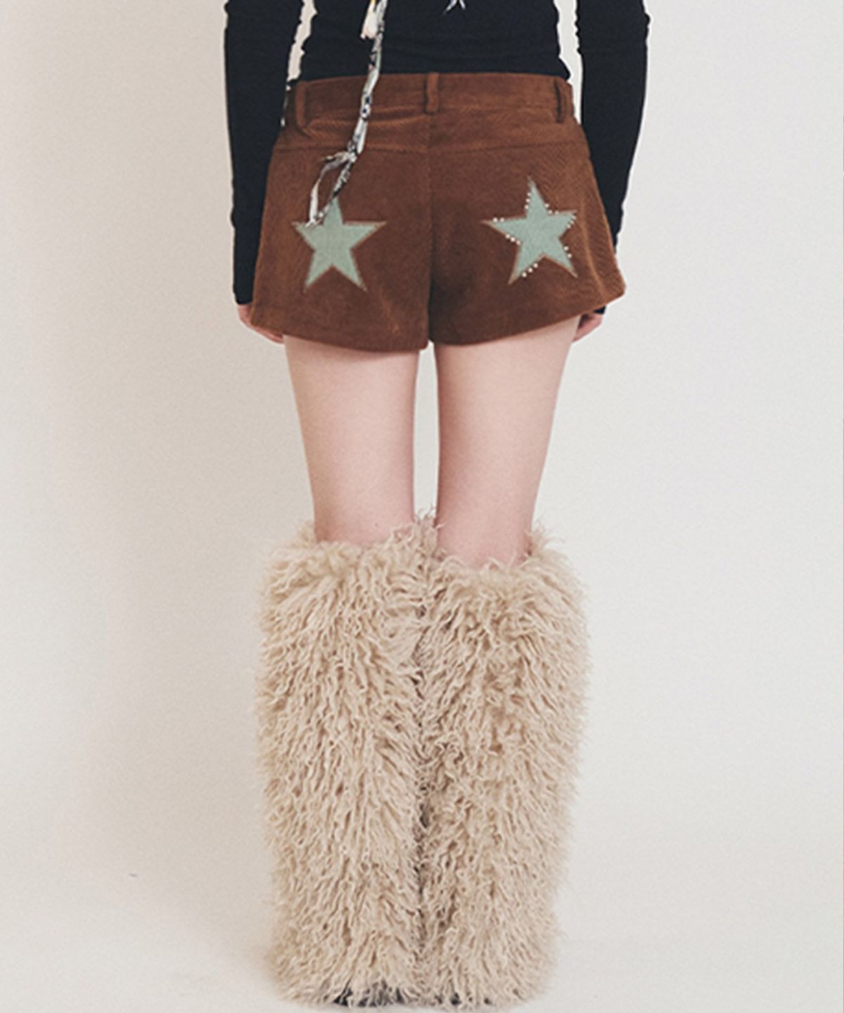 에즈이프 캘리(ASIF CALIE) CORDUROY STUD STAR SHORTS CAMEL