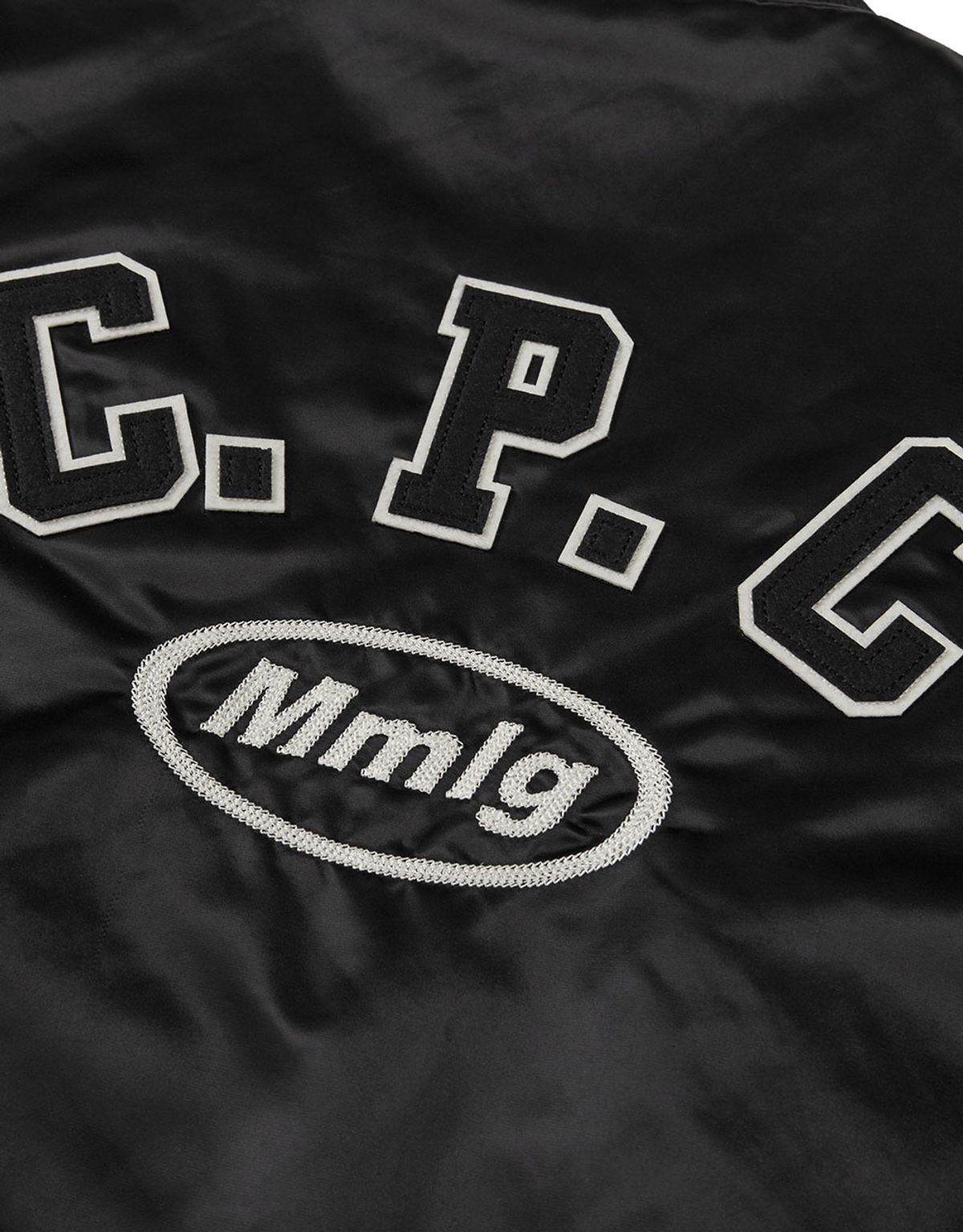 엠엠엘지(MMLG) [Mmlg] CPC SATIN VARSITY JACKET (BLACK)