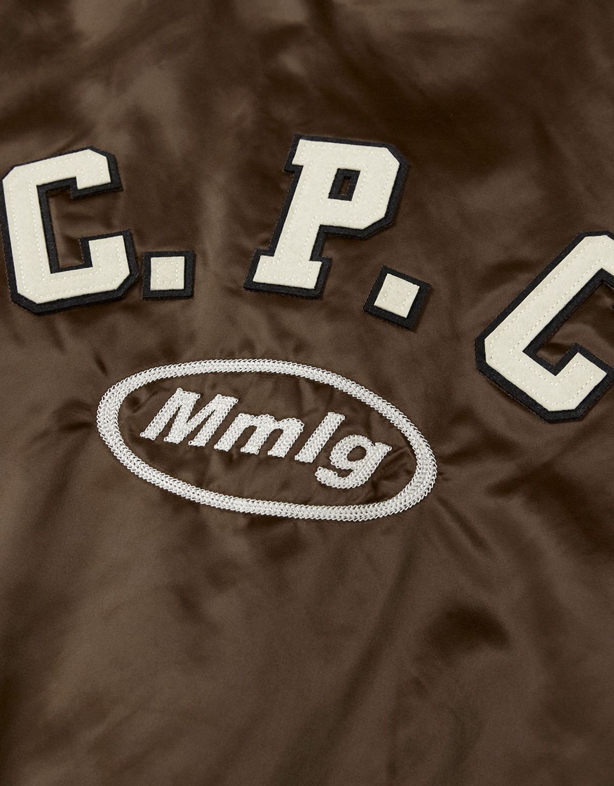 엠엠엘지(MMLG) [Mmlg] CPC SATIN VARSITY JACKET (BROWN)