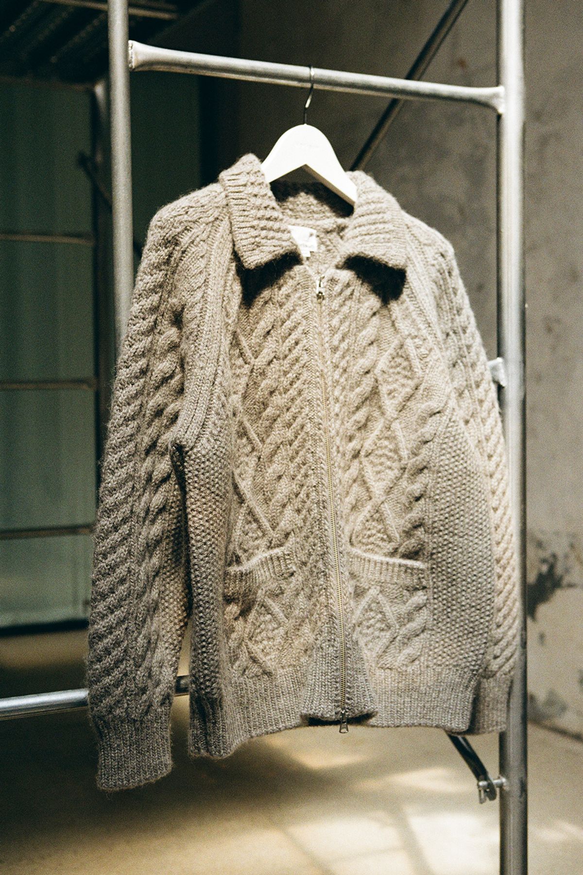 홀리선(HORLISUN) Aran Zip Up Knit Cardigan Melange Gray