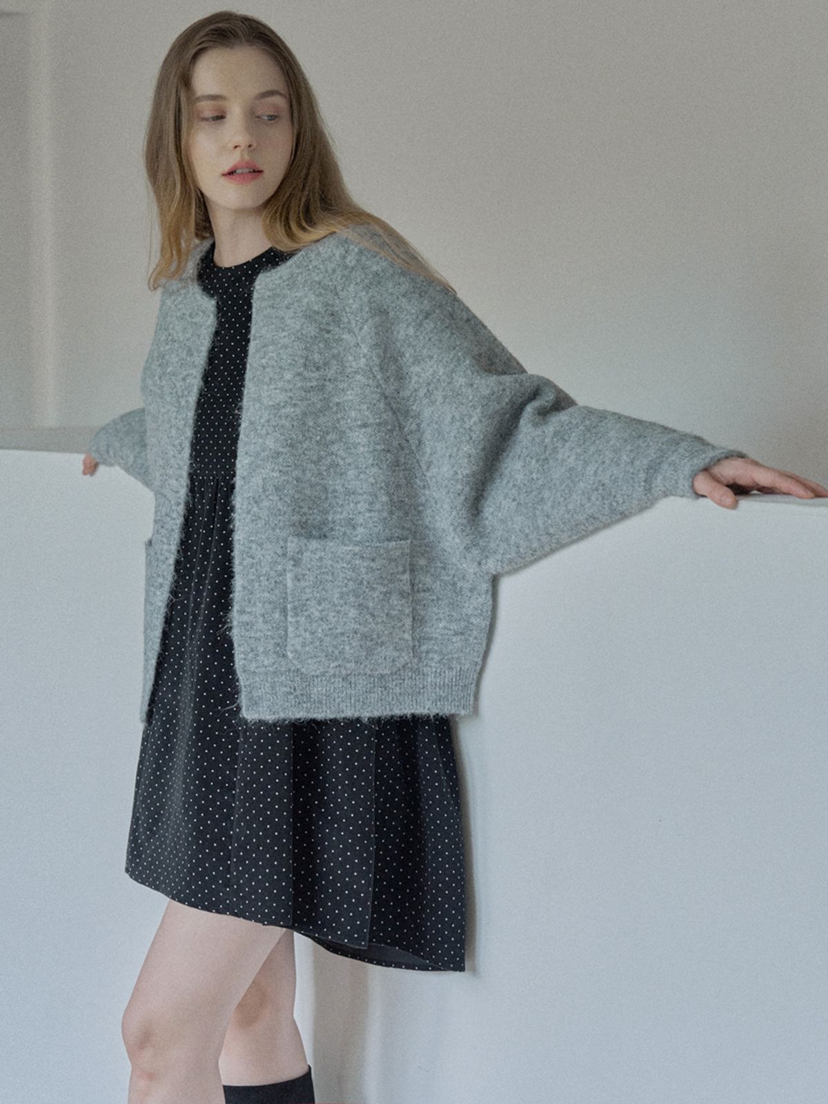 아방(AVANT-G) Round Neck Knit Cardigan - GREY