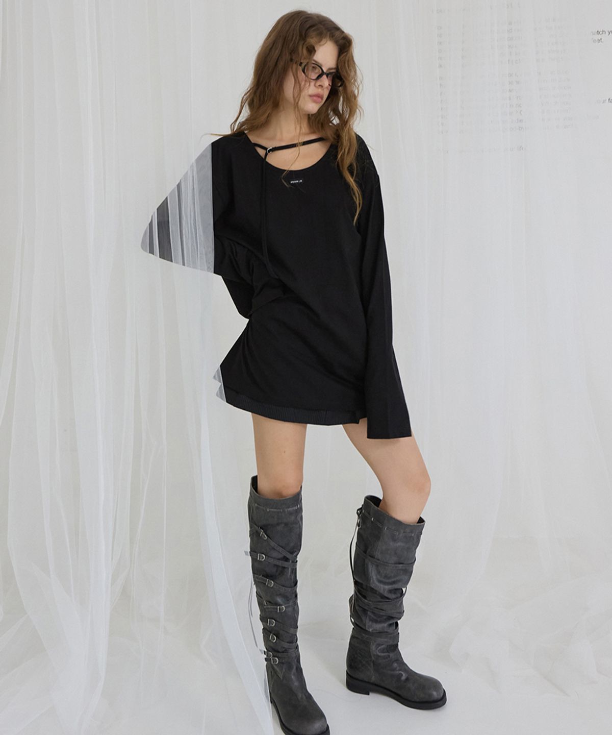 렌세(RENSE) Oversized Back Point Long Sleeve Tee Black