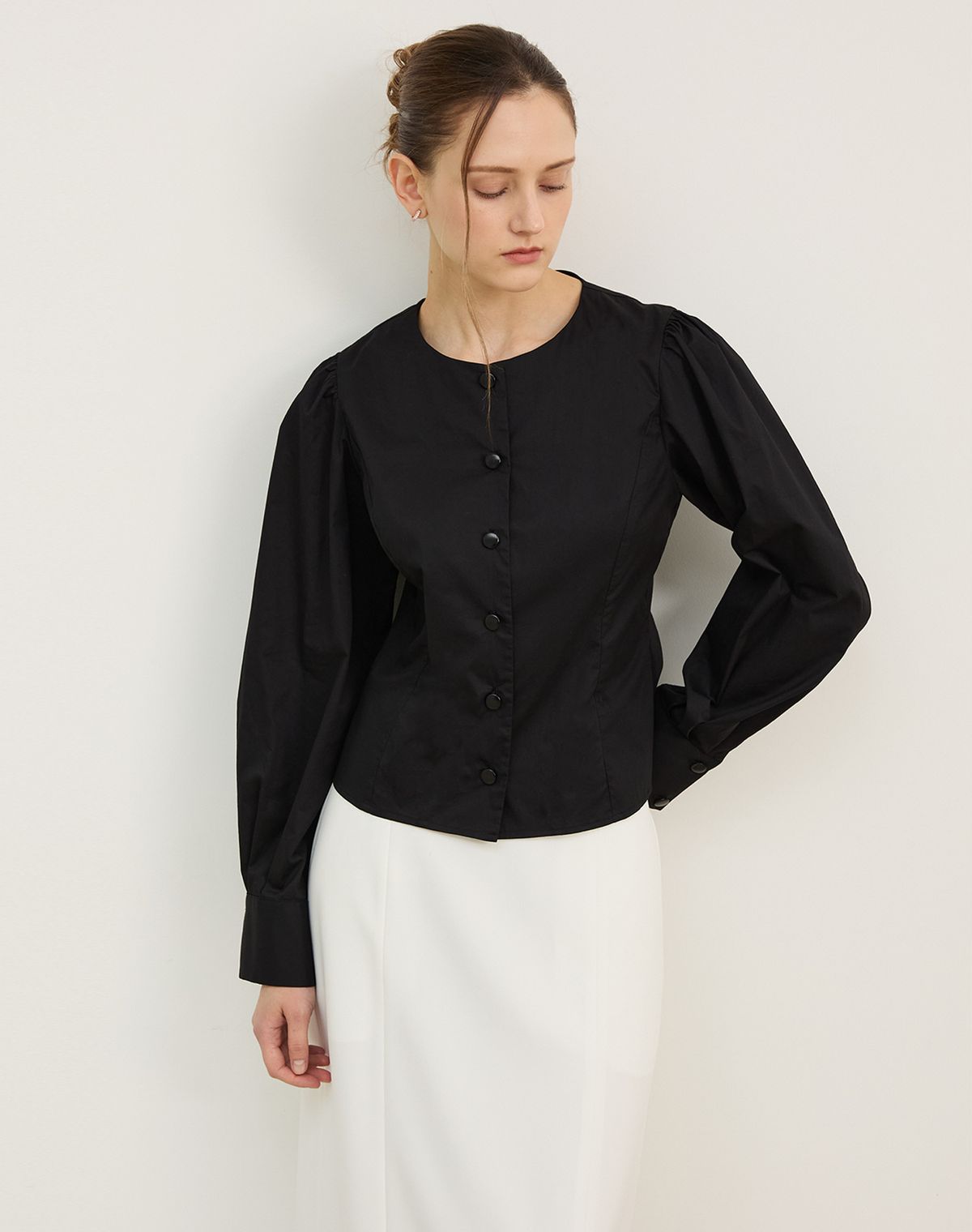 지에마르(GIEMAR) ROUND NECK VOLUME BLOUSE 2COLOR  라운드넥 볼륨 블라우스 투 컬러
