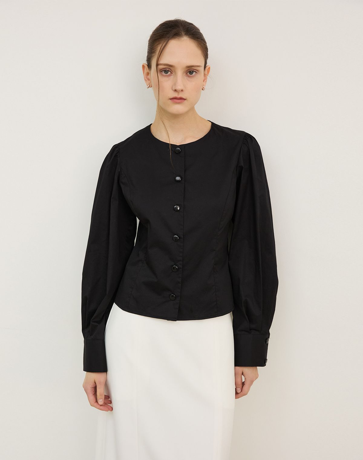 지에마르(GIEMAR) ROUND NECK VOLUME BLOUSE 2COLOR  라운드넥 볼륨 블라우스 투 컬러